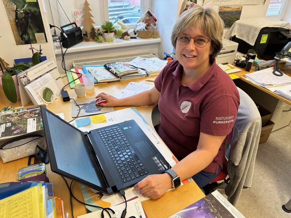 Gabriela Orosel im Büro